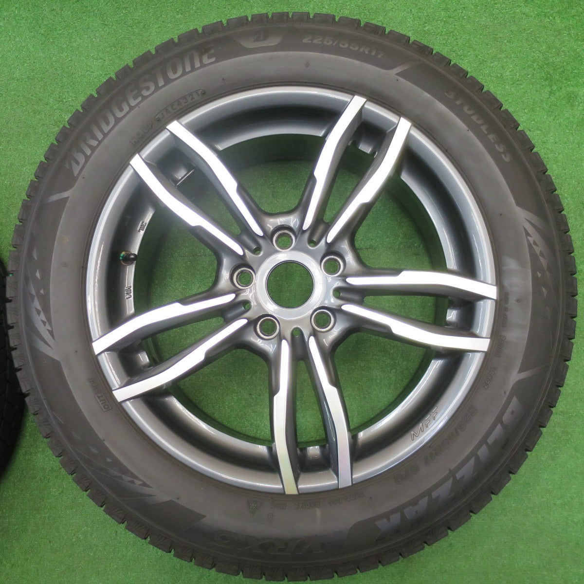 バリ溝！21年！キレイ！9.5分★BMW 等 MAK LUFT FF 225/55R17 スタッドレス ブリヂストン ブリザック VRX3 MFF ルフトFF 17インチ PCD112/5H★5111311NJス