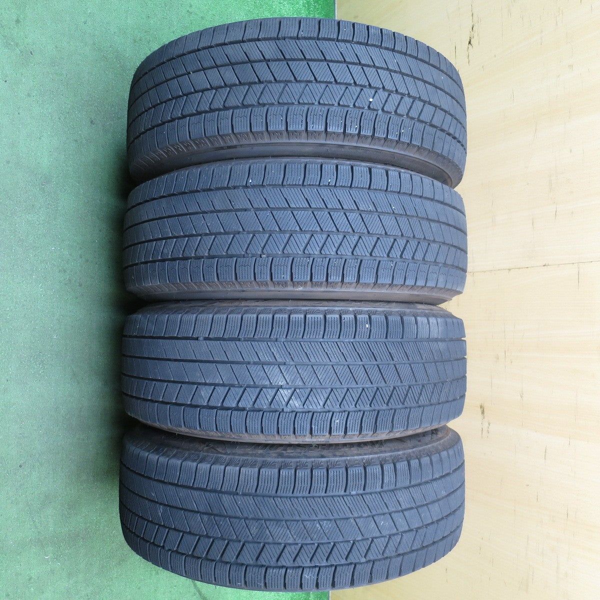バリ溝！22年！キレイ！9.5分★BMW 等 Eurodesign EIGER 阿部商会 205/65R16 スタッドレス ブリヂストン ブリザック VRX3 ユーロデザイン アイガー PCD112/5H★5081802NJス