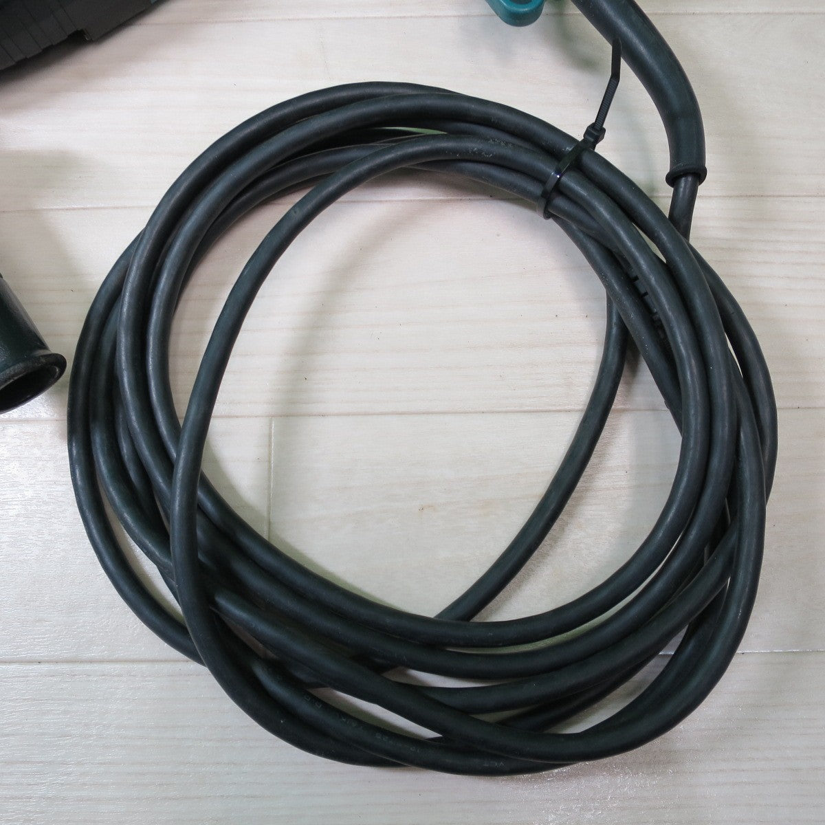 [送料無料] ☆マキタ 20mm ハンマ ドリル 100V HR2021 ケース付き ハンマードリル はつり ハツリ 斫り 電動 工具☆
