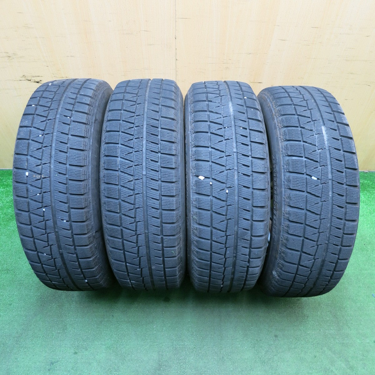 バリ溝！キレイ！8.5分★スタッドレス 215/65R16 ブリヂストン アイスパートナー2 ravrion Selzer ラブリオン 16インチ PCD114.3/5H★5050705NJス