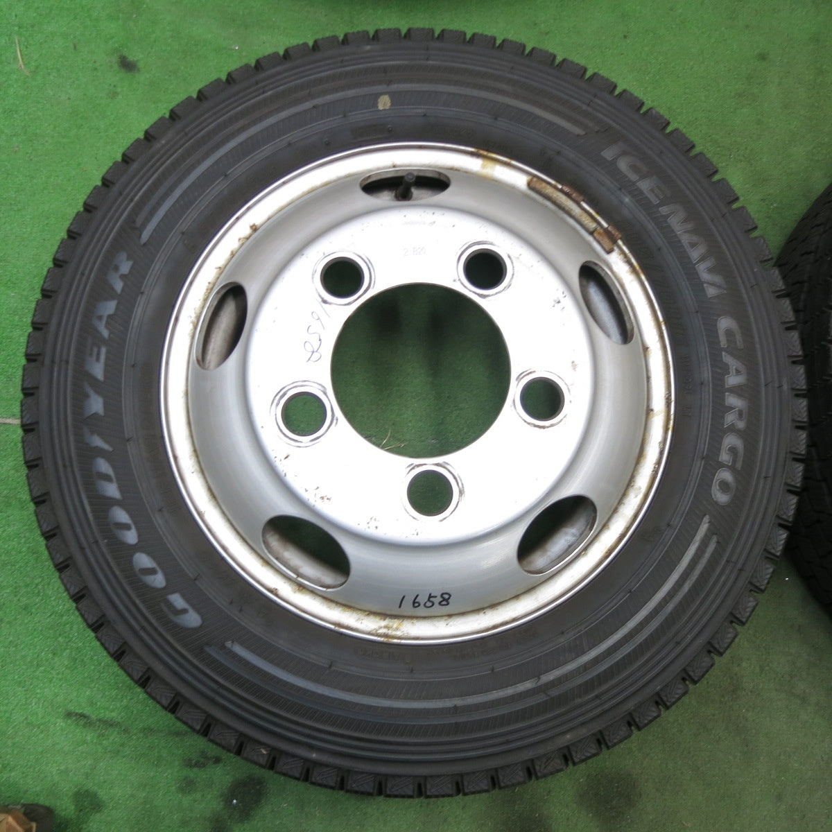 バリ溝！9.5分以上！6本★トラック タイヤ 205/70R16 111/109L スタッドレス グッドイヤー アイスナビ CARGO TOPY スチール ホイール カーゴ 16インチ PCD203.2/5H★6012301ナス