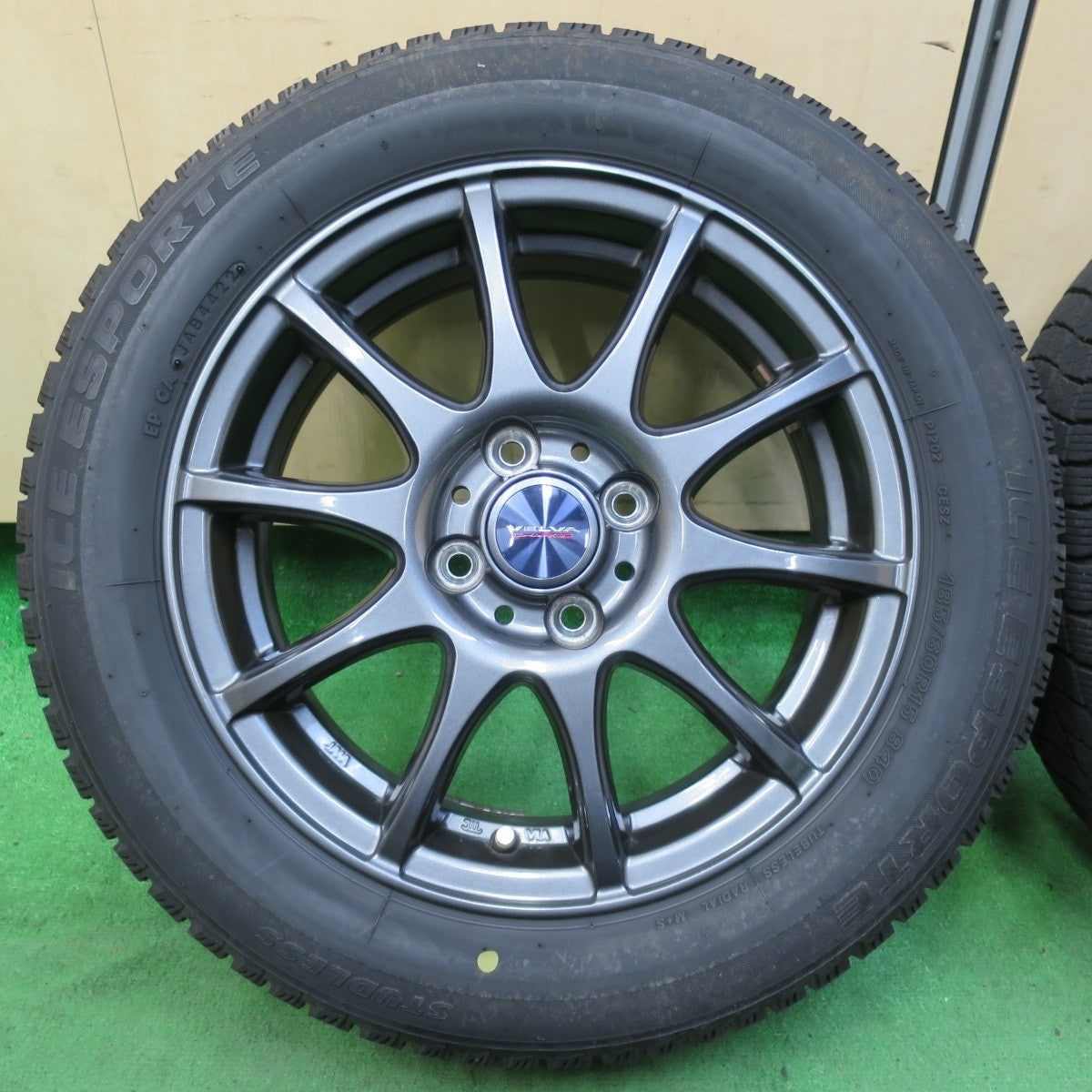 バリ溝！22年！キレイ！8.5分★スタッドレス 185/60R15 アイスエスポルテ VELVA CHARGE ヴェルヴァ PCD100/4H★4090310イス