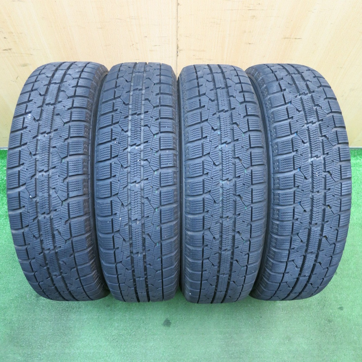 バリ溝！22年！キレイ！9.5分★スタッドレス 165/65R15 トーヨー オブザーブ ガリット GIZ WINNERS ウィナーズ 15インチ PCD100/4H★5051502NJス