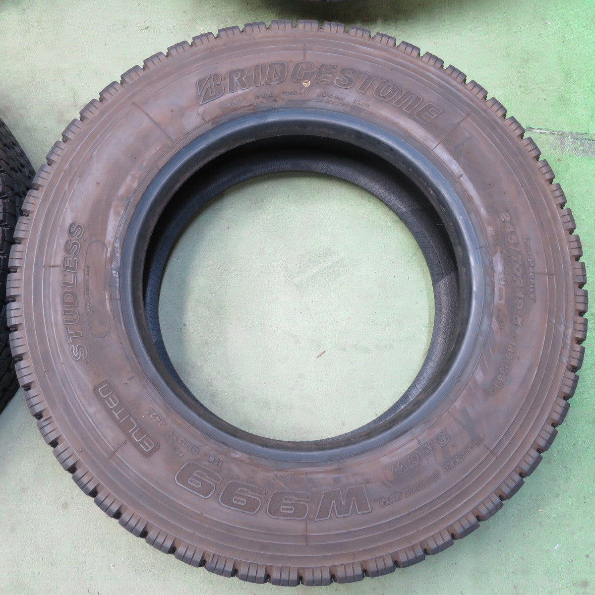 バリ溝！25年！9分★トラック タイヤ 245/70R19.5 136/134J スタッドレス ブリヂストン W999 19.5インチ★6062104イスタ