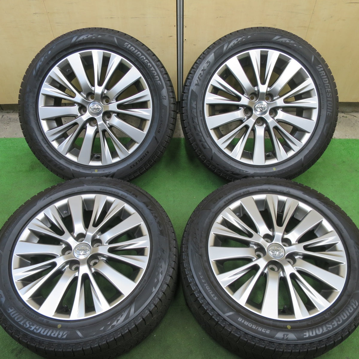 バリ溝！22年！9分★トヨタ 20系 アルファード ヴェルファイア 純正 235/50R18 スタッドレス ブリヂストン ブリザック VRX3 18インチ PCD114.3/5H★5112206TTス
