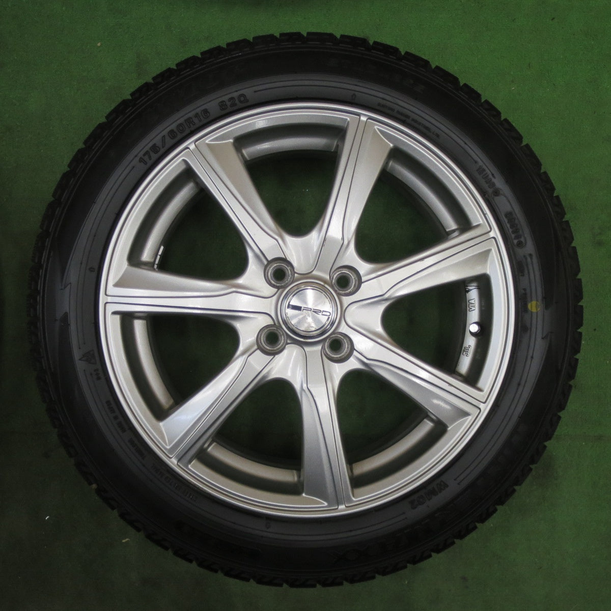 バリ溝！24年！9.5分以上★スタッドレス 175/60R16 ダンロップ ウインターマックス WM02 PRD 社外 アルミ 16インチ PCD100/4H★5112201TTス