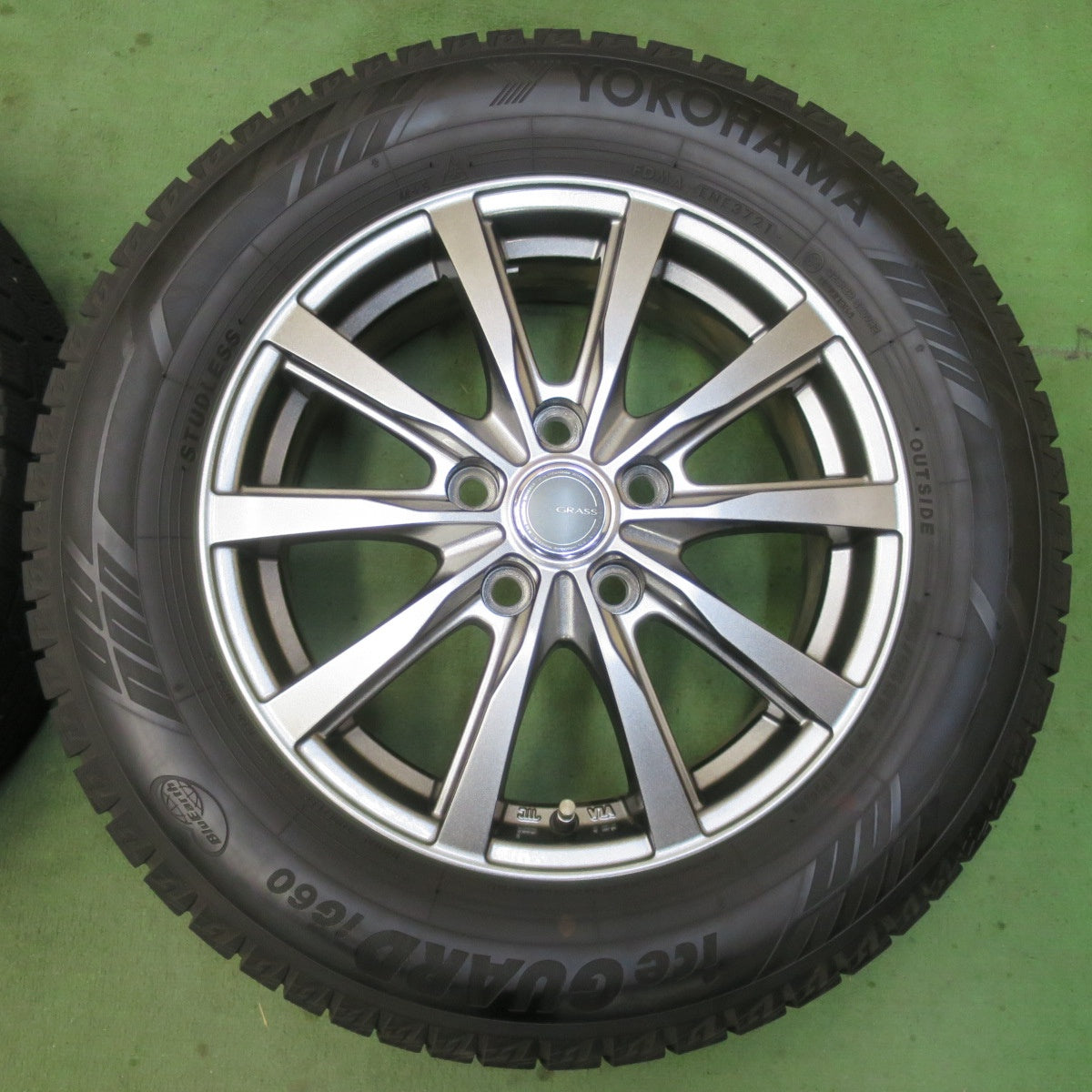 バリ溝！キレイ！9分★スタッドレス 205/65R16 ヨコハマ アイスガード iG60 GRASS グラス 16インチ PCD114.3/5H★6011705イス