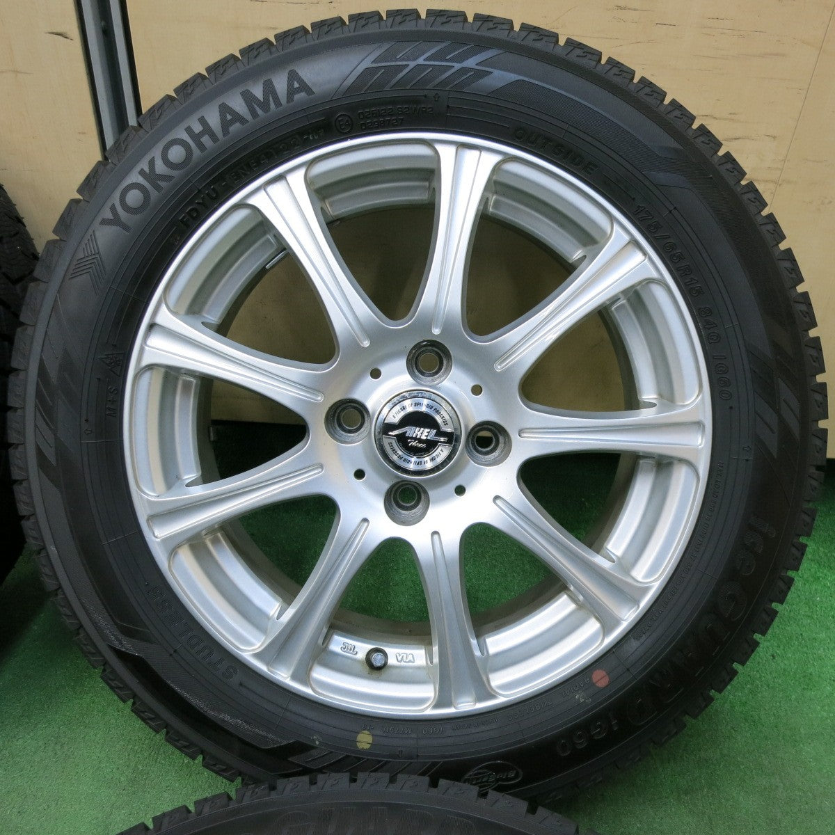 [送料無料] バリ溝！22年！キレイ！ほぼ10分★スタッドレス 175/65R15 ヨコハマ アイスガード iG60 AXEL Three アクセル 15インチ PCD100/4H★4121107SYス