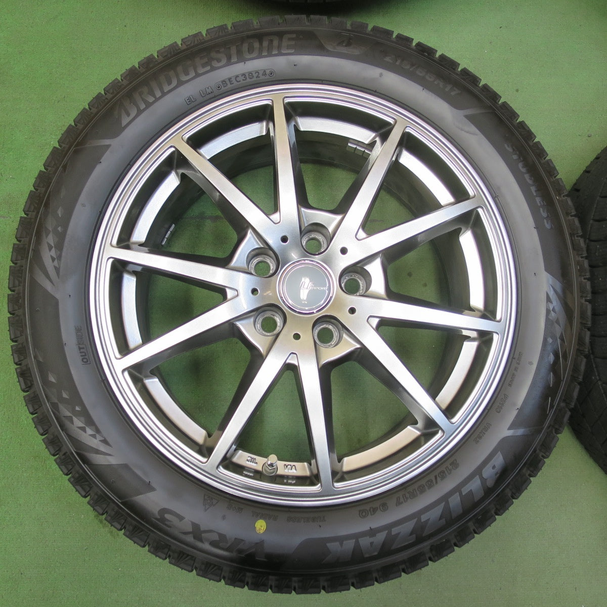 バリ溝！24年！キレイ！ほぼ10分★スタッドレス 215/55R17 ブリヂストン ブリザック VRX3 LF SPORT LF2 LFスポーツ 17インチ PCD114.3/5H★5112206イス