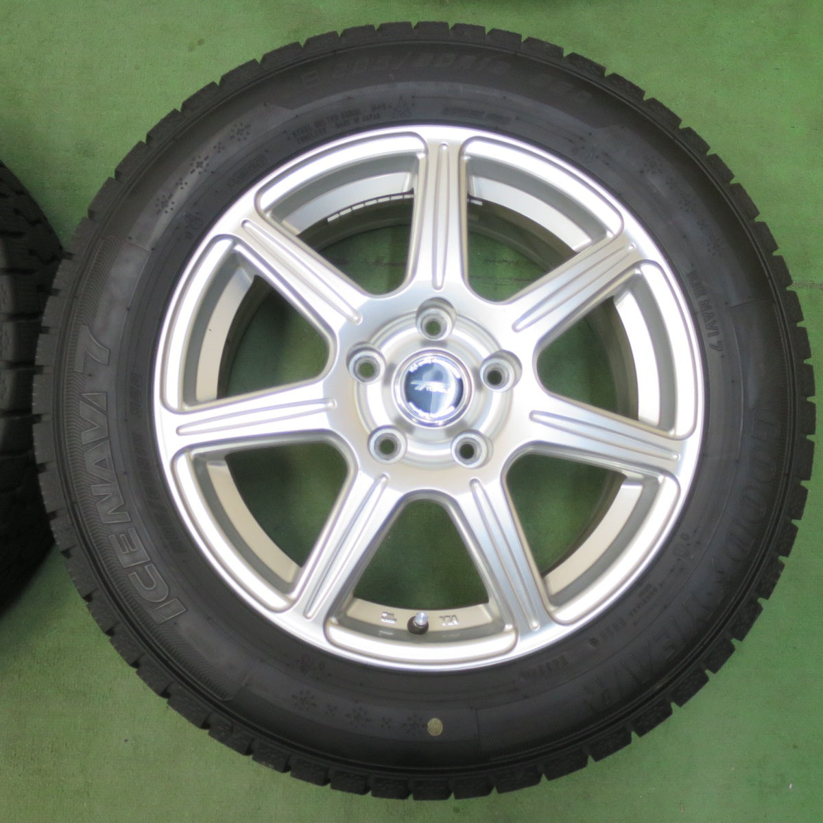 バリ溝！24年！キレイ！ほぼ10分★スタッドレス 205/60R16 グッドイヤー アイスナビ7 TOPRUN トップラン 16インチ PCD114.3/5H★5120613イス