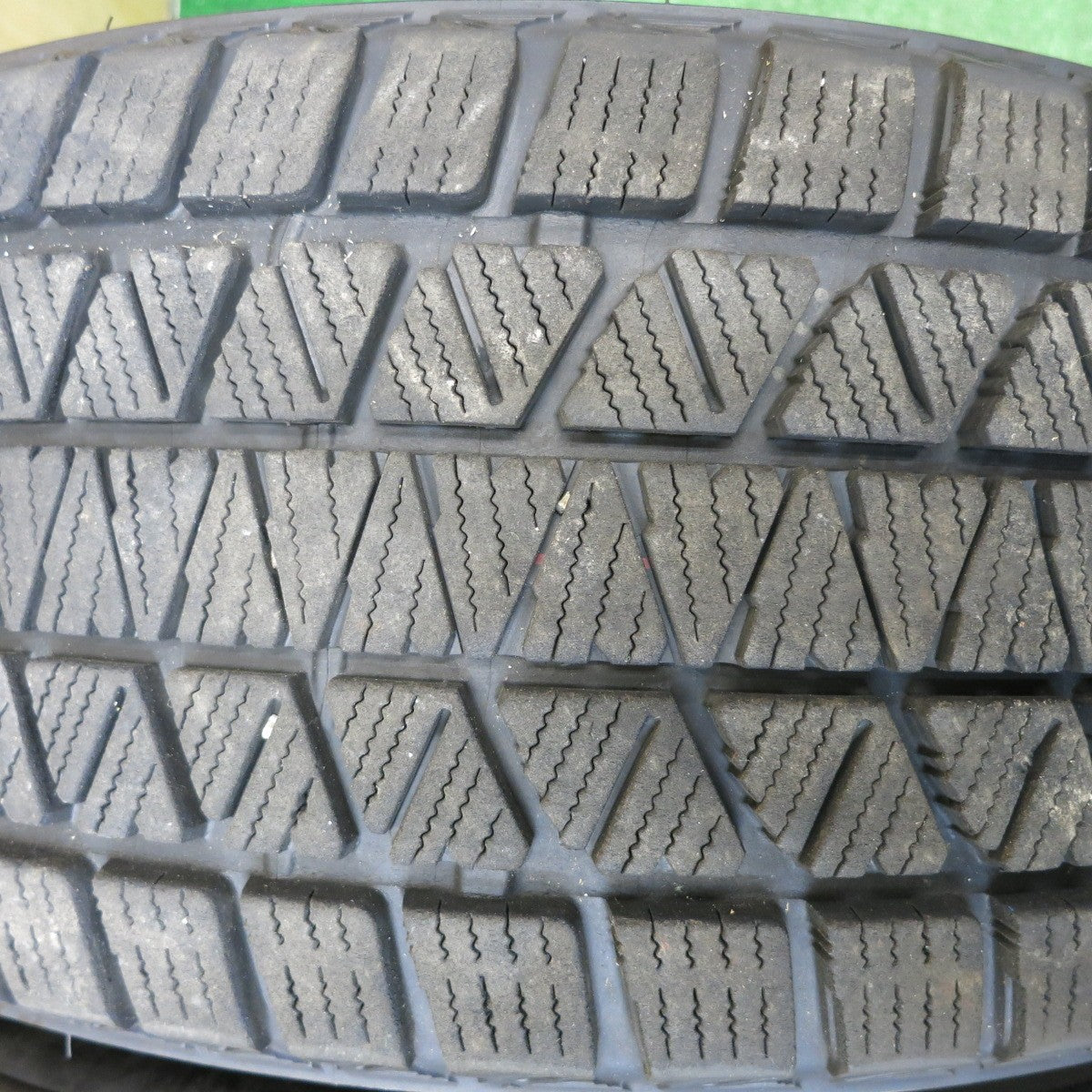 バリ溝！21年！9分★LOXARNY MULTI FORCHETTAⅡ SP Spector 235/60R18 スタッドレス ブリヂストン ブリザック DM-V3 ロクサーニ 18インチ PCD114.3/5H★5121313HAス