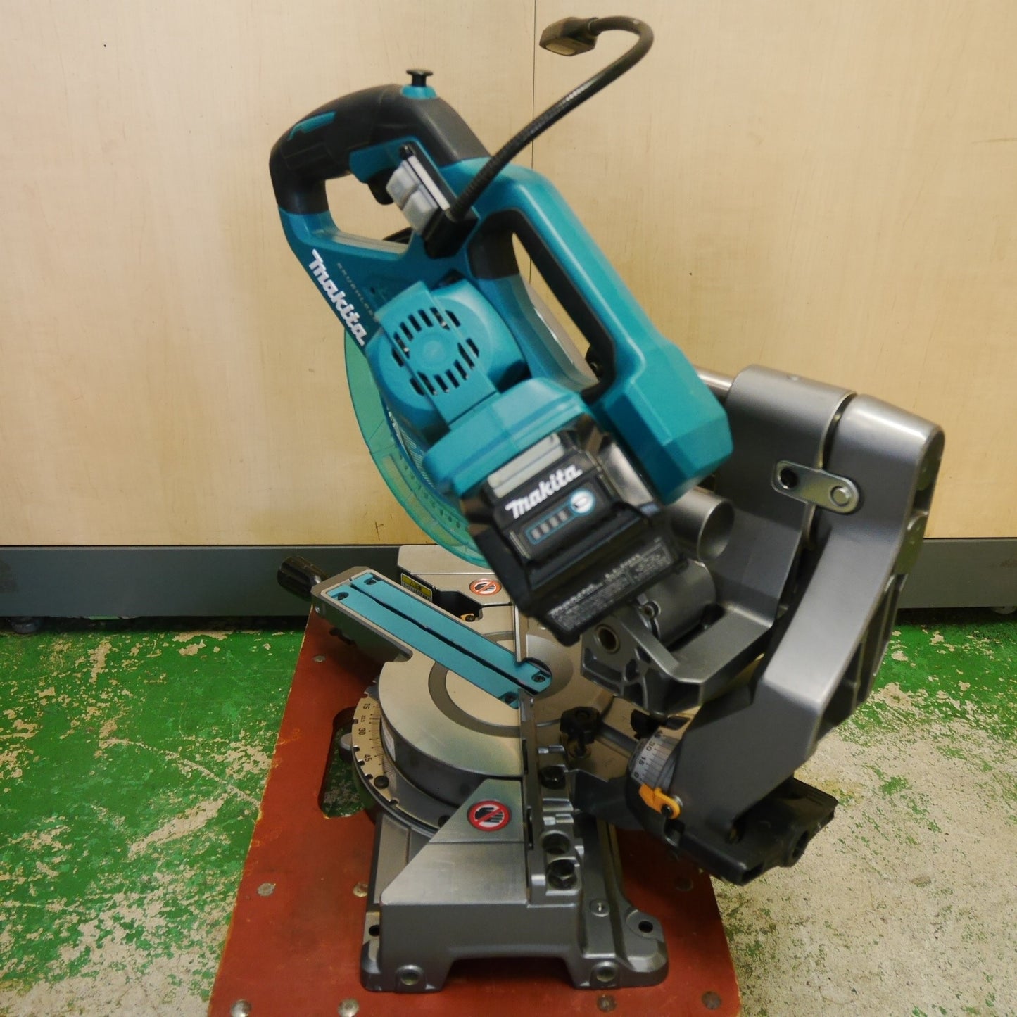 [送料無料] キレイ☆マキタ 165mm 充電式 スライド マルノコ LS001G 電動 工具 切断機 丸のこ 丸ノコ 丸鋸 木工用 makita☆