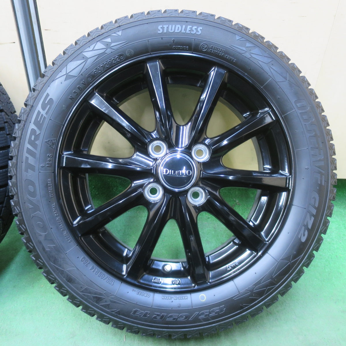 ほぼ未使用！22年！キレイ★スタッドレス 155/65R14 トーヨー オブザーブ GIZ2 DILETTO ディレット 14インチ PCD100/4H★6021302イス