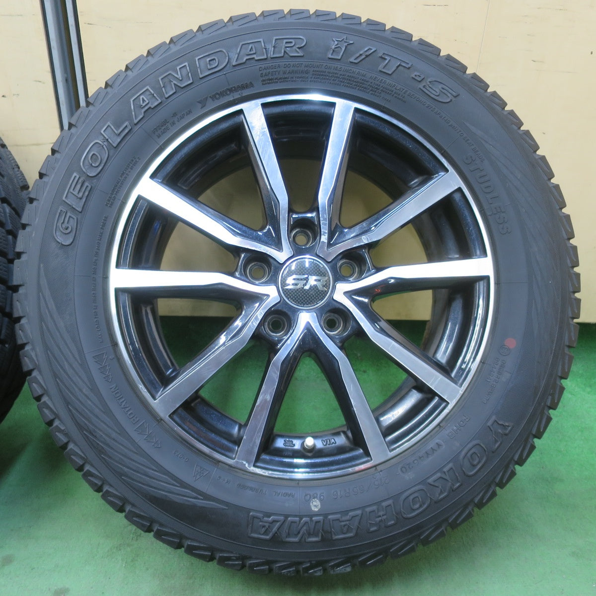 バリ溝！9.5分★スタッドレス 215/65R16 ヨコハマ ジオランダー i/T-S STRANGER ストレンジャー 16インチ PCD114.3/5H★6020401イス