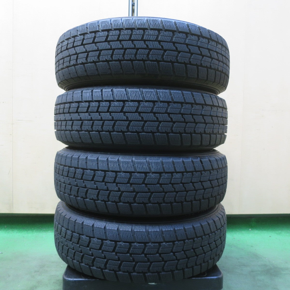 バリ溝！23年！キレイ！9.5分以上◎スタッドレス 165/65R14 グッドイヤー アイスナビ7 ravrion RS01 ラブリオン 14インチ PCD100/4H◎6081207イス