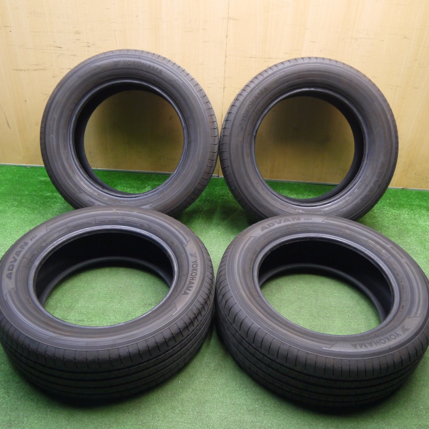 バリ溝！24年！9.5分★225/60R17 ヨコハマ アドバン V61 タイヤ 17インチ レクサス LBX アルファード ヴェルファイア 等★5121701Hノタ