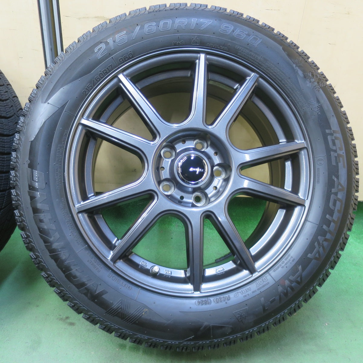 バリ溝！24年！キレイ！ほぼ10分◎スタッドレス 215/60R17 ナンカン アイス アクティバ AW-1 EMBELY エンベリー 17インチ PCD114.3/5H◎6081601イス