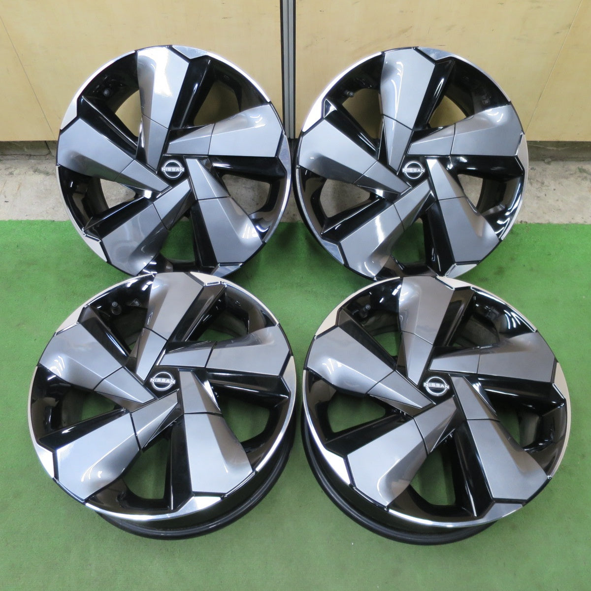 キレイ◎日産 E13 ノート オーラ 純正 ホイール 17インチ 17×6.5J PCD100/4H◎6092803NGホ