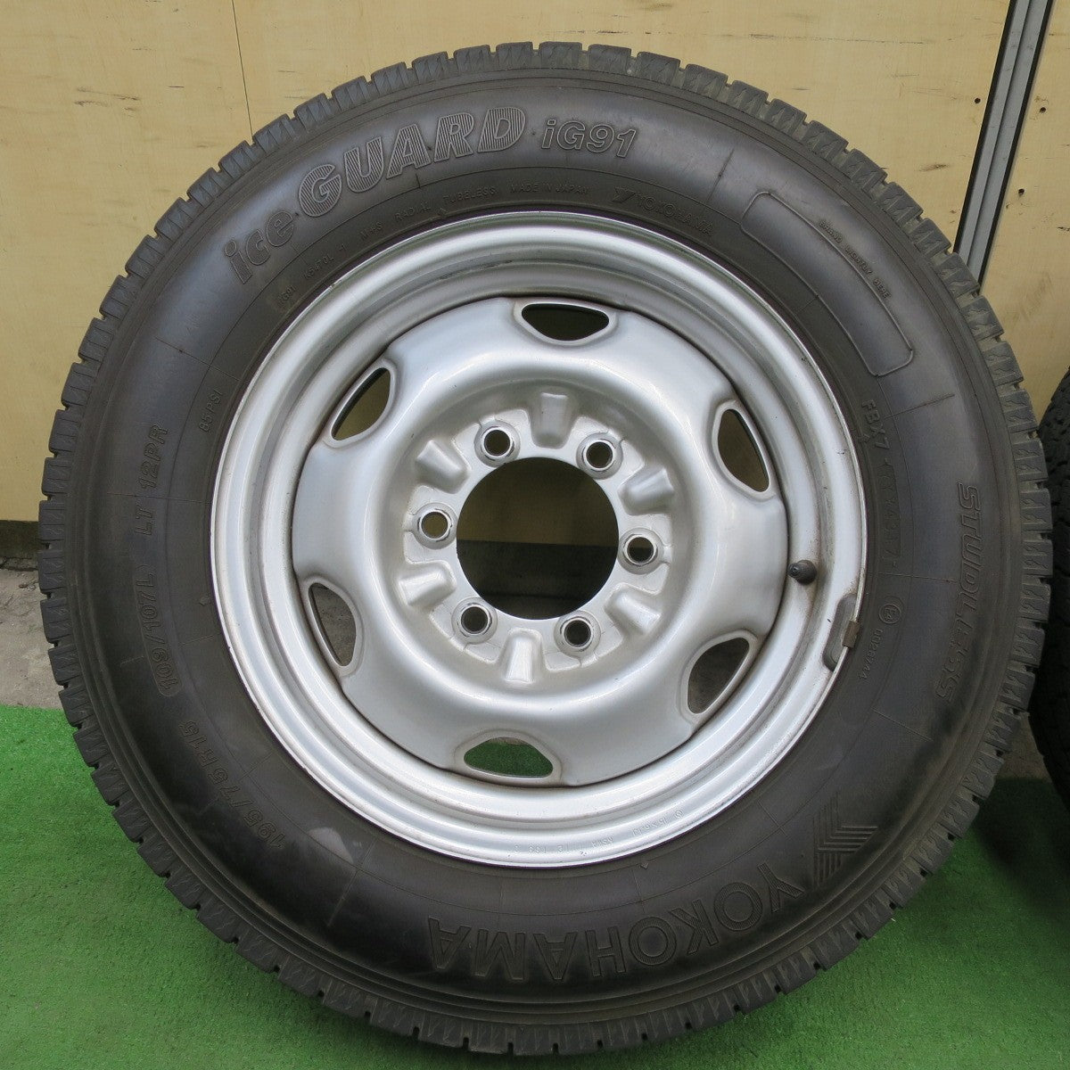 バリ溝！キレイ！8.5分！2本★スタッドレス 195/75R15 109/107L 12PR ヨコハマ アイスガード iG91 スチール ホイール 15インチ PCD139.7/6H★6013101ナス