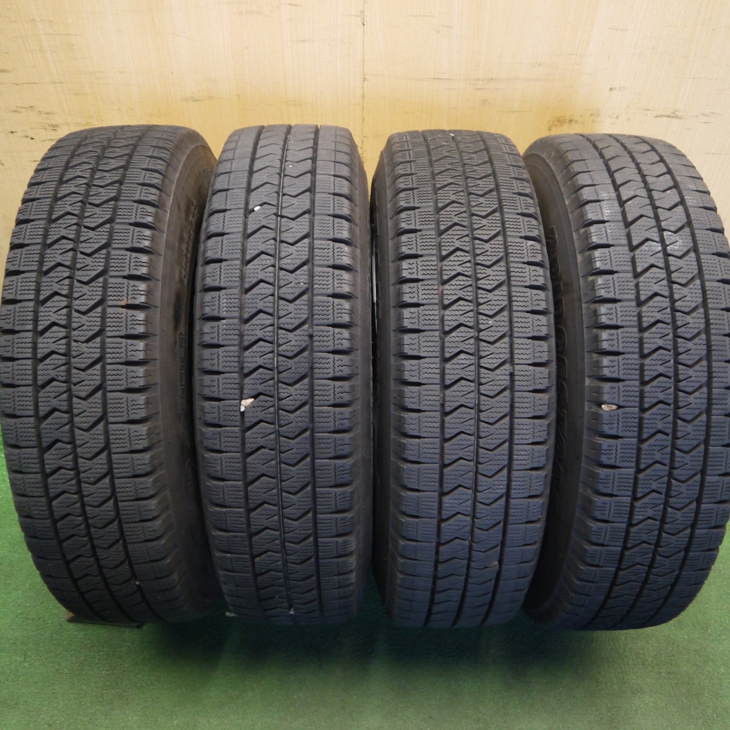 バリ溝！24年！9.5分◎トヨタ ハイエース 純正 スチール 185/75R15 106/104N スタッドレス ブリヂストン ブリザック W989 15インチ PCD139.7/6H◎6061008Hス