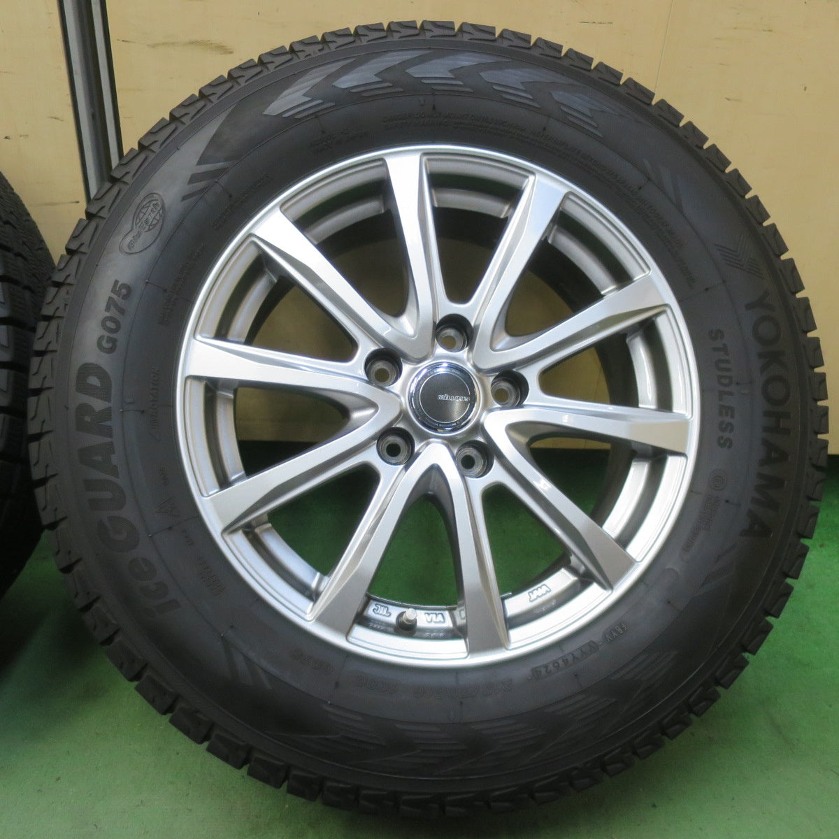 バリ溝！24年！キレイ！9.5分◎スタッドレス 215/70R16 ヨコハマ アイスガード G075 MiLLOUS VX ミルアス 16インチ PCD114.3/5H◎6063001イス