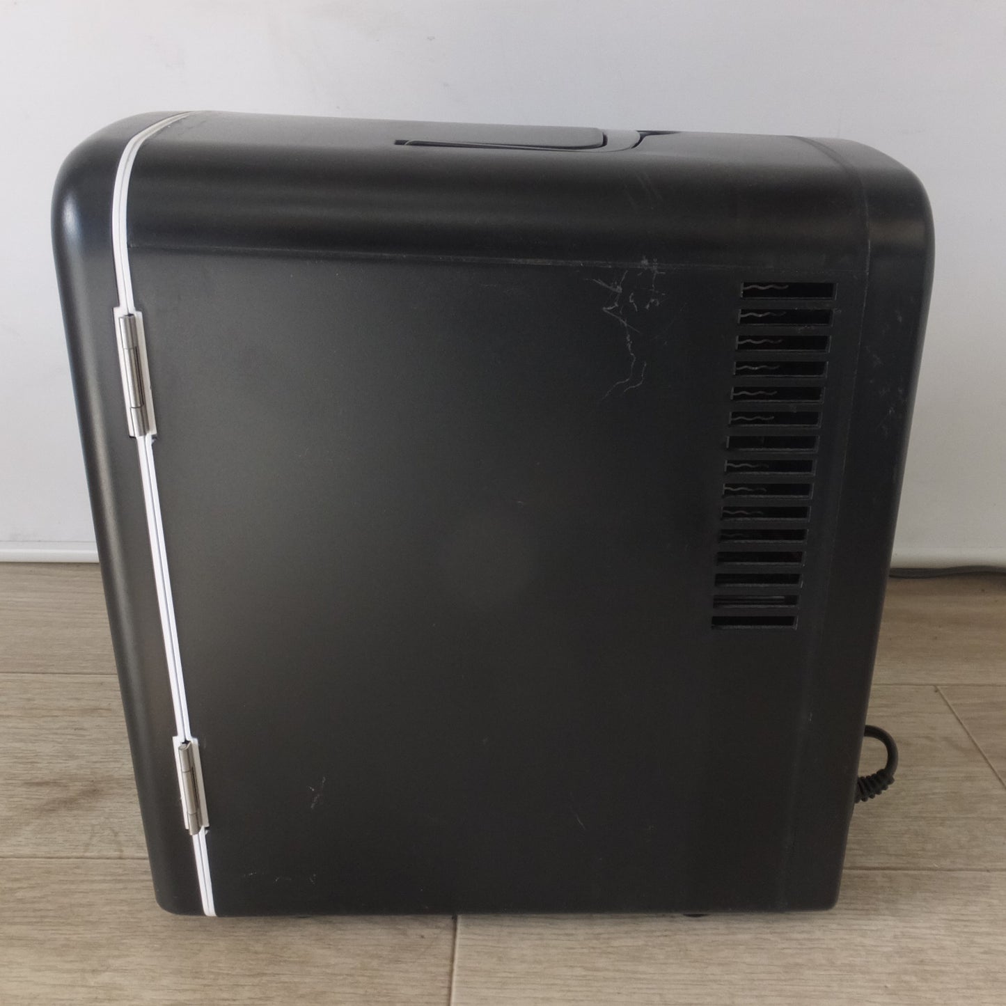 [送料無料] ★AstroAI ミニ冷蔵庫 ポータブル冷温庫 LY0204A 4L　DC12 AC100-120V★
