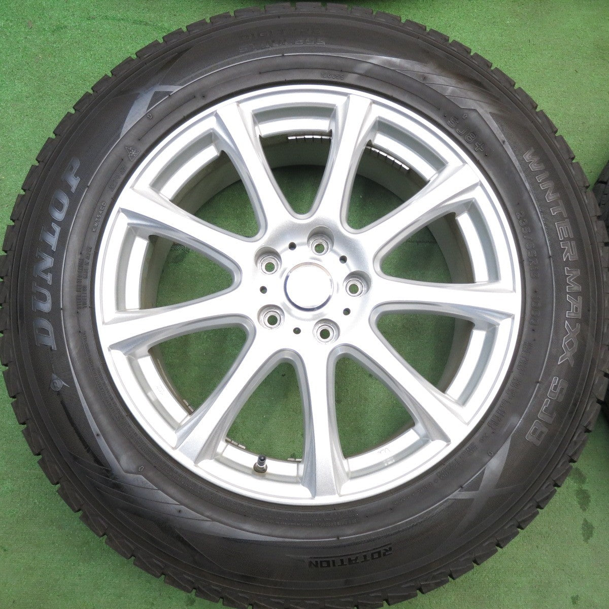バリ溝！キレイ！9.5分★スタッドレス 235/65R18 ダンロップ ウインターマックス SJ8 DUFACT デュファクト 18インチ PCD114.3/5H★6050605HAス