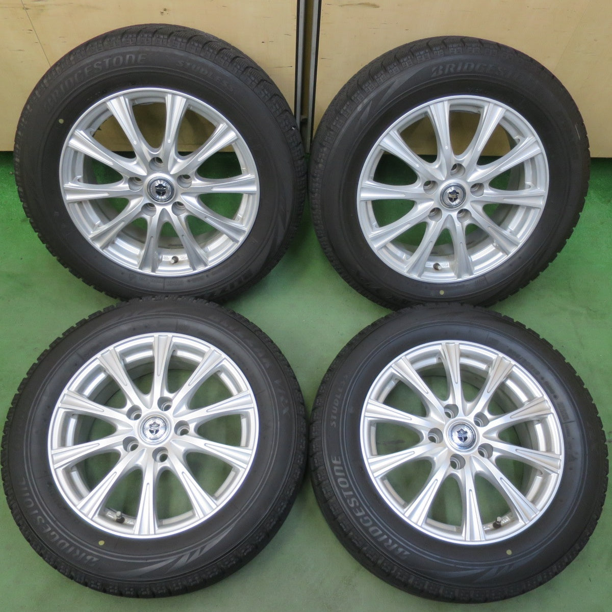 4本価格◎スタッドレス 205/60R16 ブリヂストン ブリザック VRX JOKER ジョーカー 16インチ PCD114.3/5H◎6070905イス