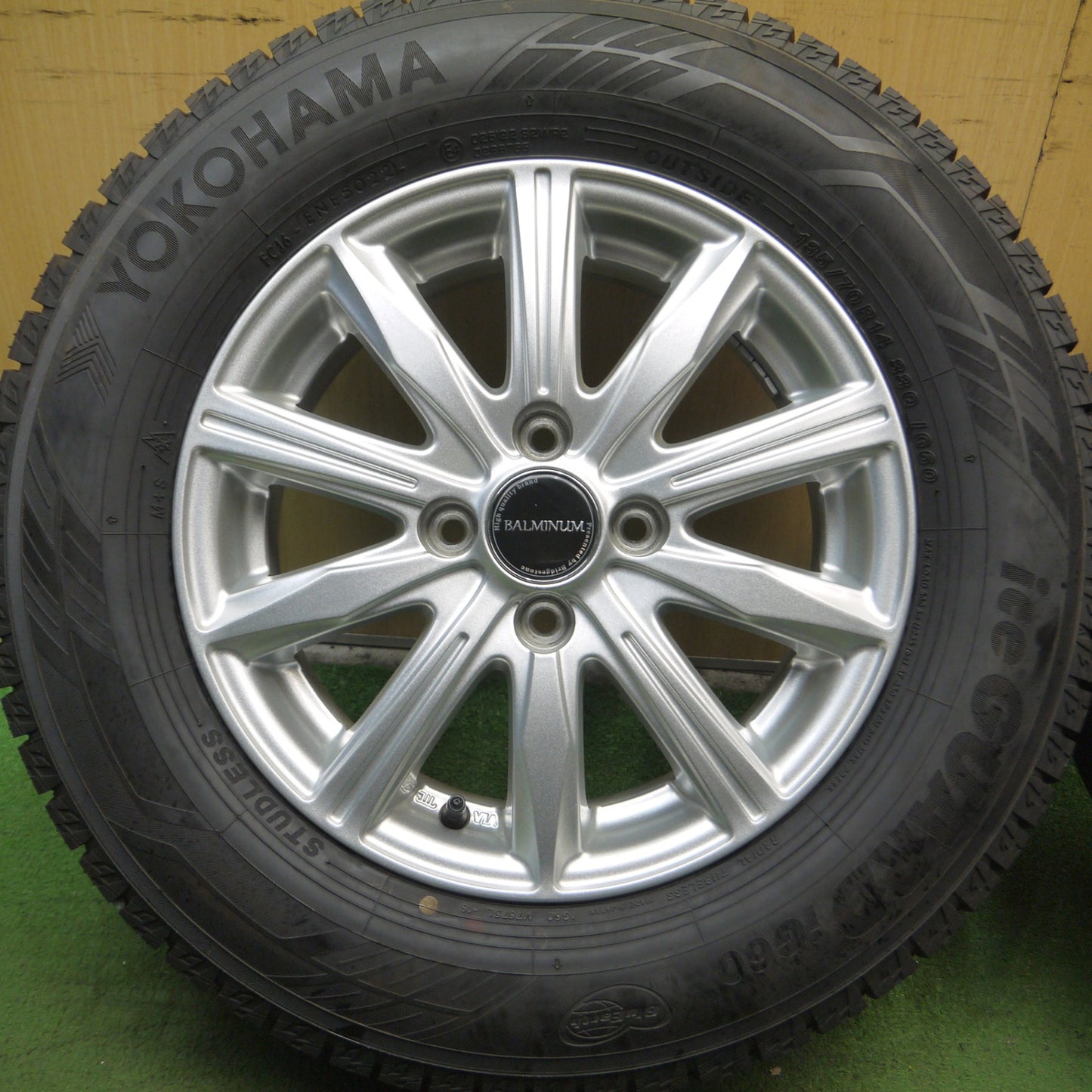 *送料無料* バリ溝！22年！キレイ！ほぼ10分★スタッドレス 185/70R14 ヨコハマ アイスガード iG60 BALMINUM バルミナ 14インチ PCD100/4H★4061004Hス