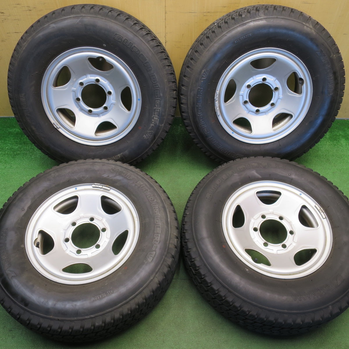 バリ溝！9.5分★215/80R15 112/110L ヨコハマ SUPER DIGGER-V スチール ホイール 15インチ PCD139.7/6H★6042101NJノ