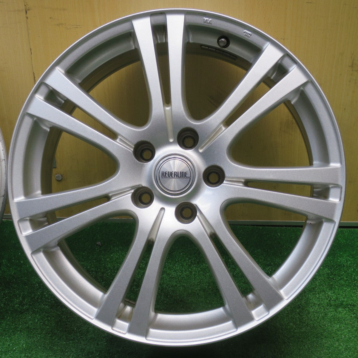 キレイ★REVERLINE MANARAY リバーライン マナレイ 18インチ ホイール 18×7J PCD114.3/5H★5110102NJホ