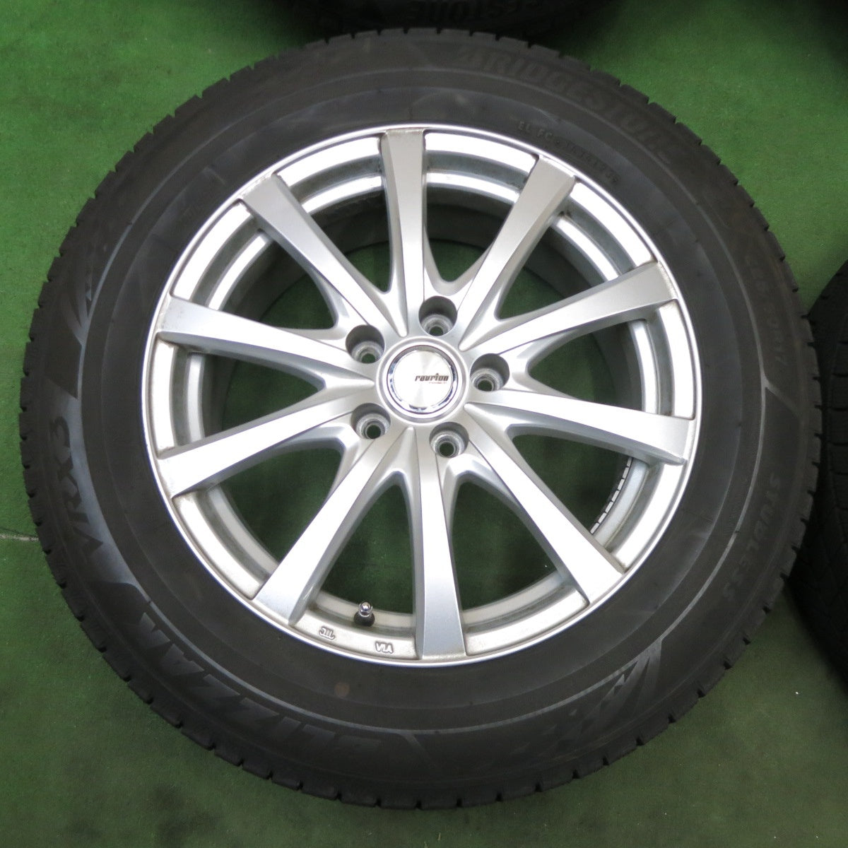 キレイ！23年★スタッドレス 225/60R17 ブリヂストン ブリザック VRX3 ravrion RS01 ラブリオン 17インチ PCD114.3/5H★6012001ナス