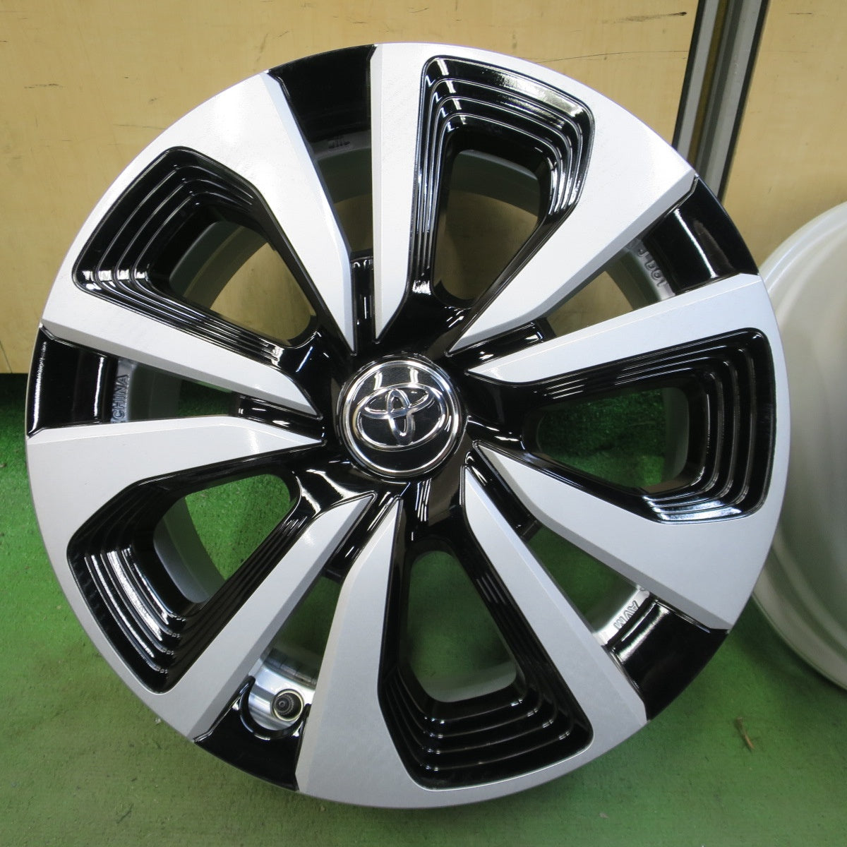 新車外し★トヨタ 50系 プリウス PHV 純正 ホイール 15インチ 15×6.5J PCD100/5H★6071501NGホ