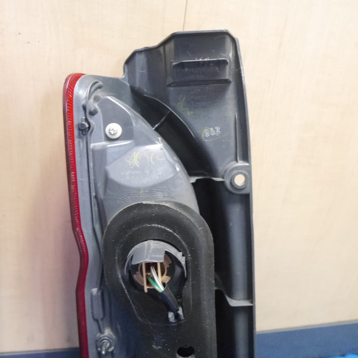 [送料無料] 左右セット！キレイ☆トヨタ 200系 ハイエース 4 5 6型 後期 純正 テールライト KOITO 26-140 ハロゲン テールランプ カー パーツ☆