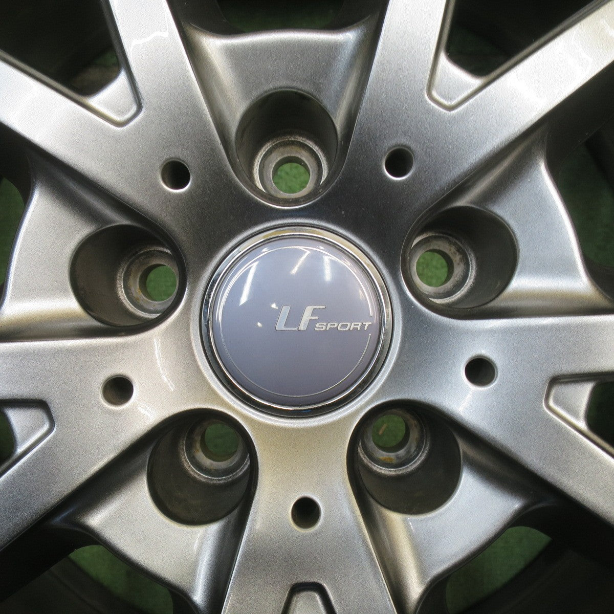 バリ溝！22年！キレイ！9.5分◎スタッドレス 235/45R18 ブリヂストン ブリザック VRX3 LF SPORT 阿部商会 LFスポーツ 18インチ PCD114.3/5H◎6060203NJス