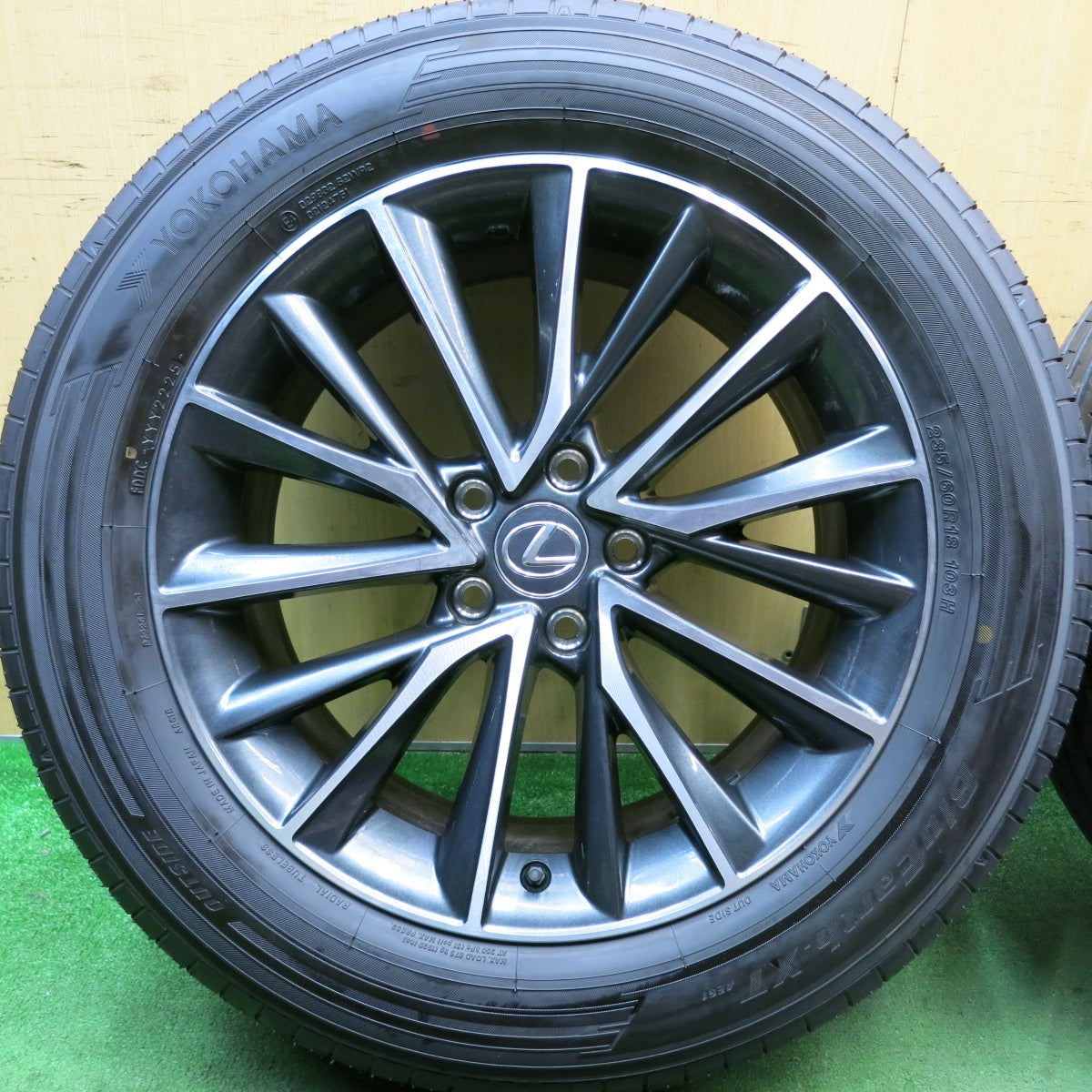 新車外し！25年！センサー付★レクサス NX 純正 235/60R18 ヨコハマ BluEarth-XT AE61 18インチ PCD114.3/5H★5092001HAノ