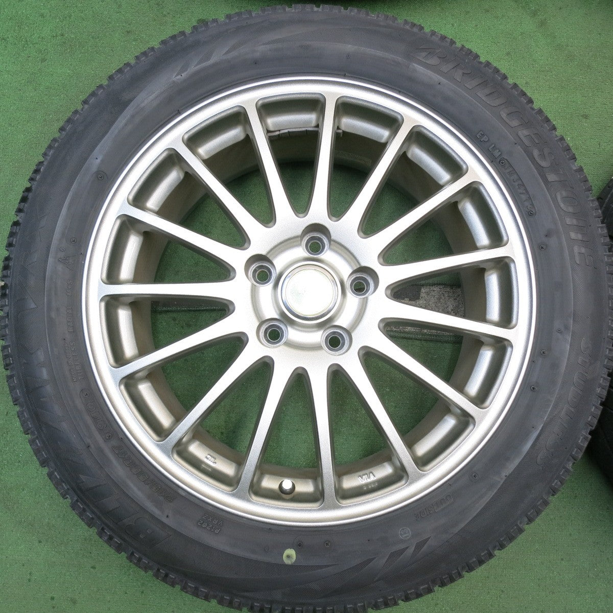 キレイ★スタッドレス 215/55R17 ブリヂストン ブリザック VRX ECO FORME エコフォルム 17インチ PCD114.3/5H★5081010HAス