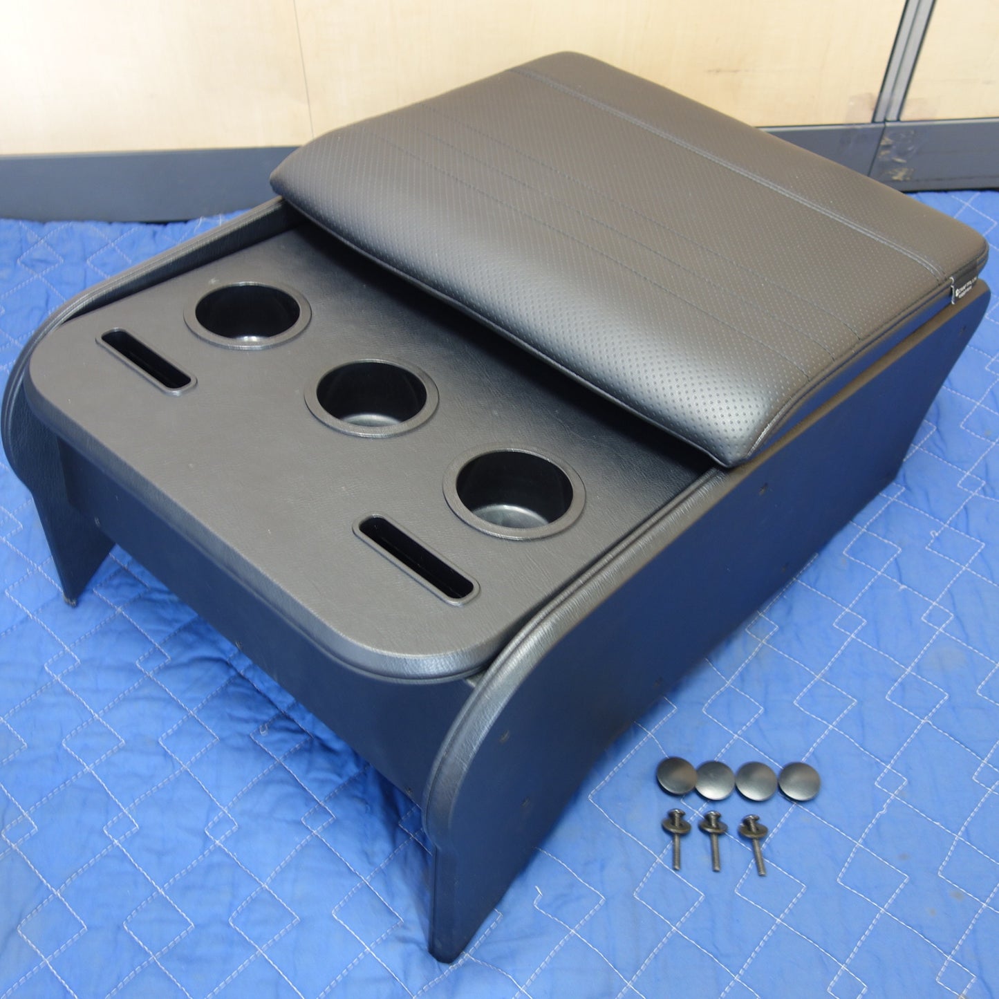 [送料無料] ☆クラフトプラス 200系 ハイエース ワイドボディ用 コンソール ボックス 黒 ドリンクホルダー 収納☆