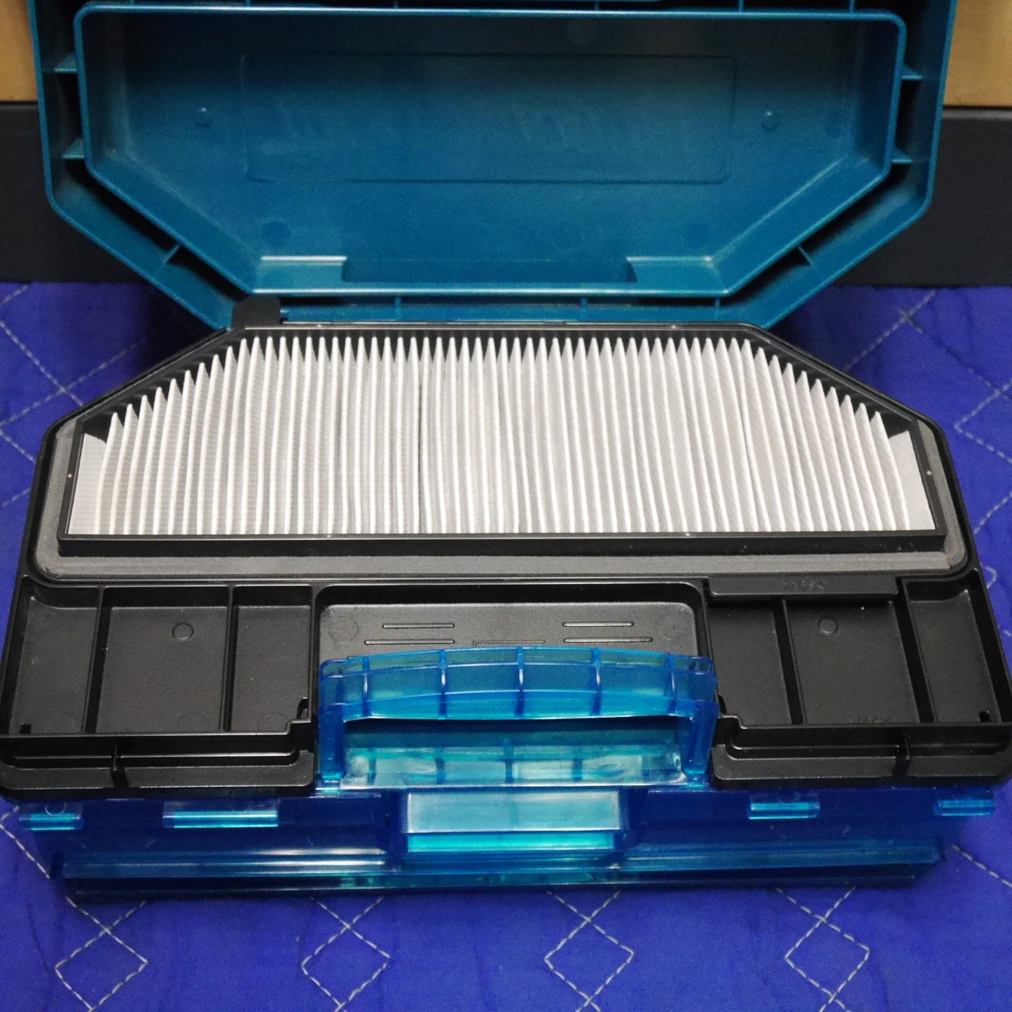 [送料無料] キレイ！付属品付き☆マキタ 充電式 ロボット クリーナー RC200D 業務用 ロボット 掃除機 18V makita 本体のみ☆