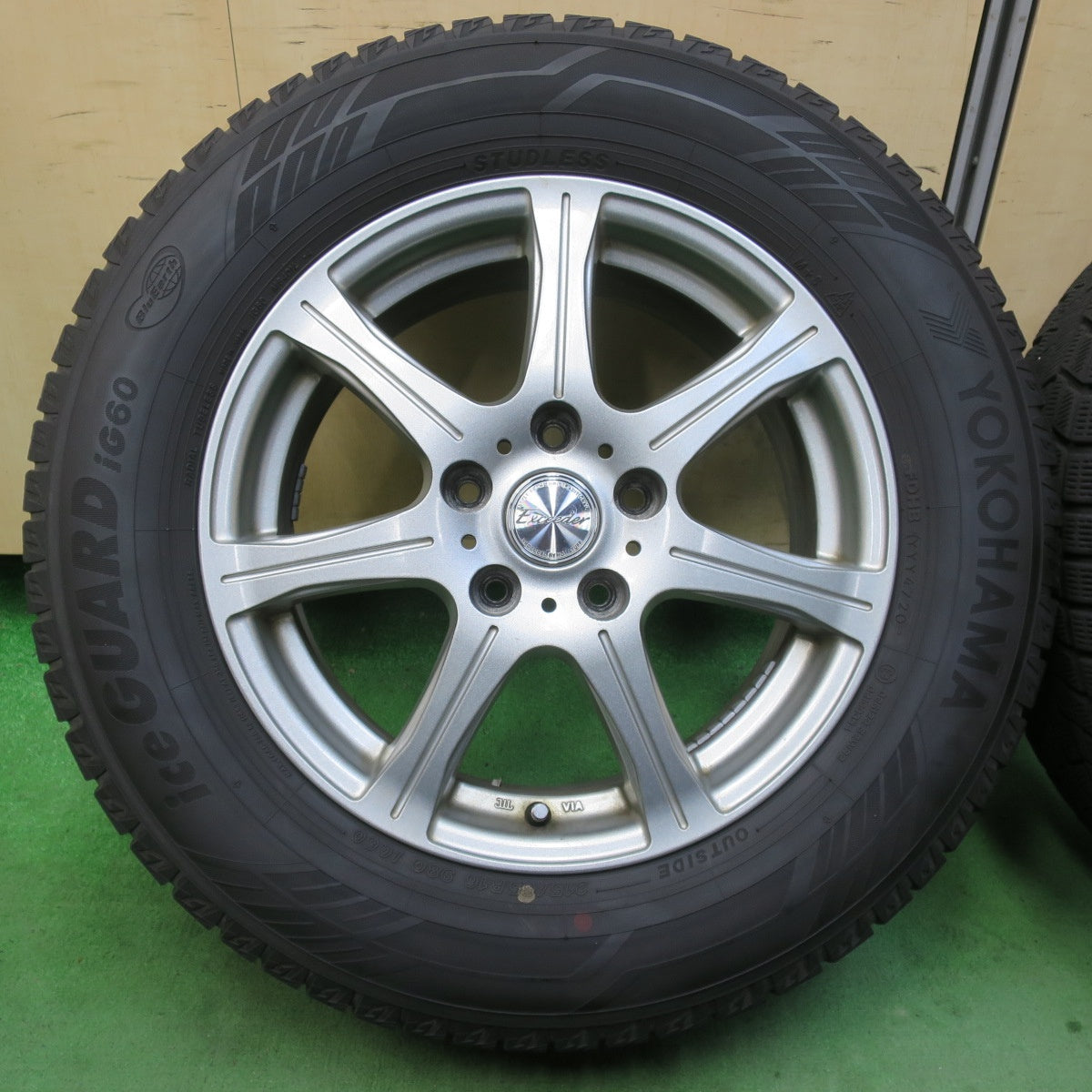 バリ溝！9分★スタッドレス 215/65R16 ヨコハマ アイスガード iG60 Exceeder エクシーダー 16インチ PCD114.3/5H★5060501イス