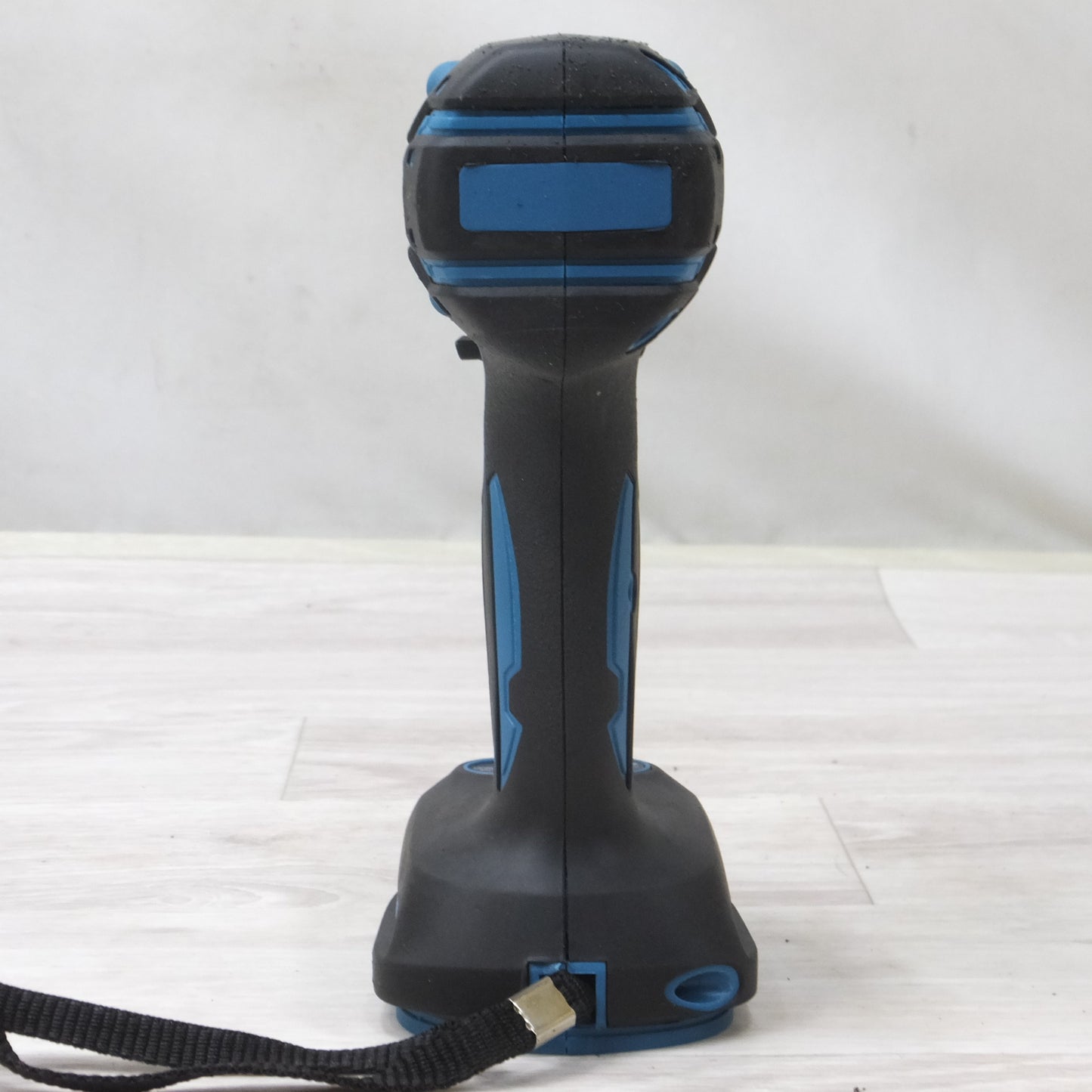 [送料無料] 付属品付き◆充電式 インパクトレンチ 型式 不明 電動 工具 18V 6.0Ah バッテリ 充電器 MTD001DSXのケース付き マキタ風◆