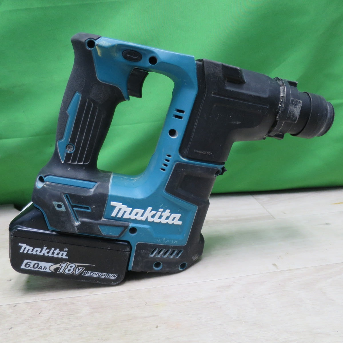[送料無料] バッテリー2個!付属品付き☆マキタ 17mm 充電式 ハンマドリル 18V HR171DRGX ケース 充電器 ドリルビット 集塵カップ 付き 電動 工具☆
