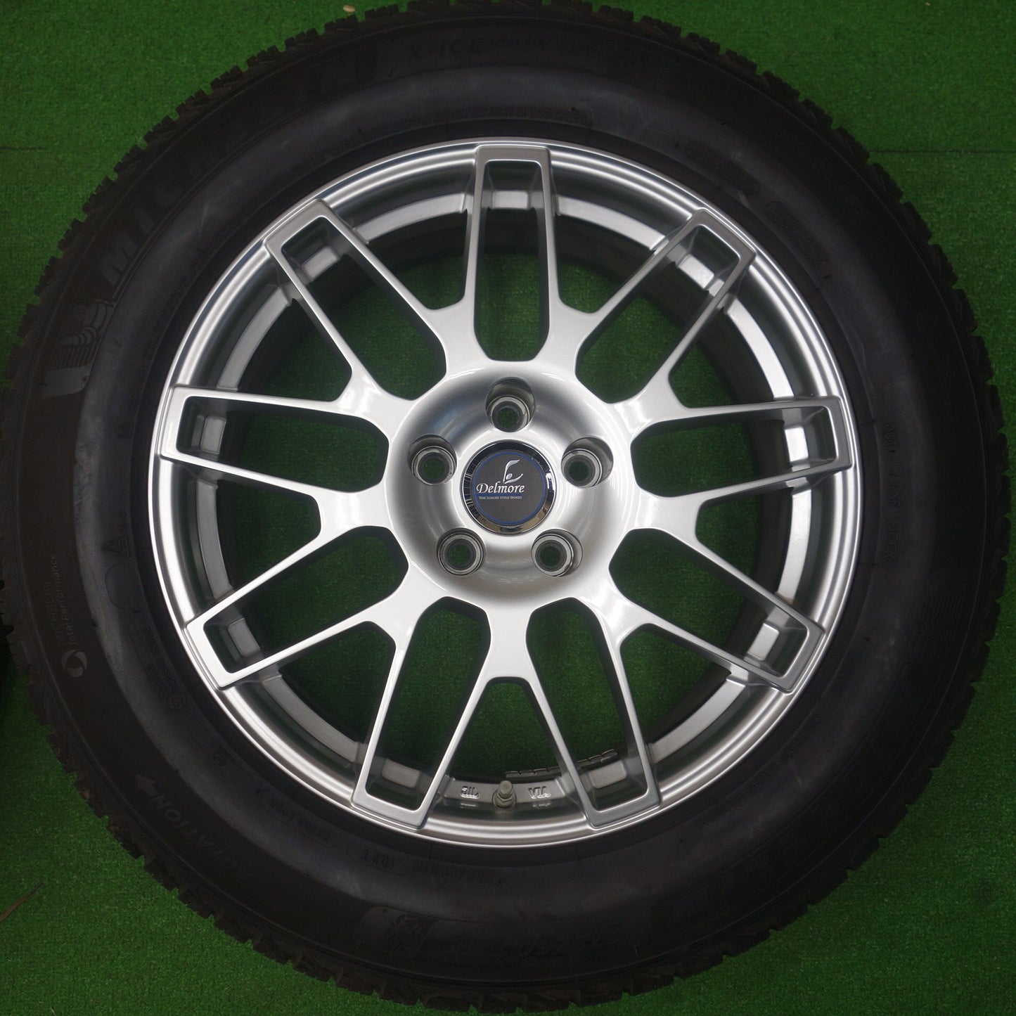 バリ溝！22年！キレイ！9.5分★スタッドレス 235/60R18 ミシュラン X-ICE SNOW SUV Delmore LC.S デルモア 18インチ PCD114.3/5H★6050202KTス