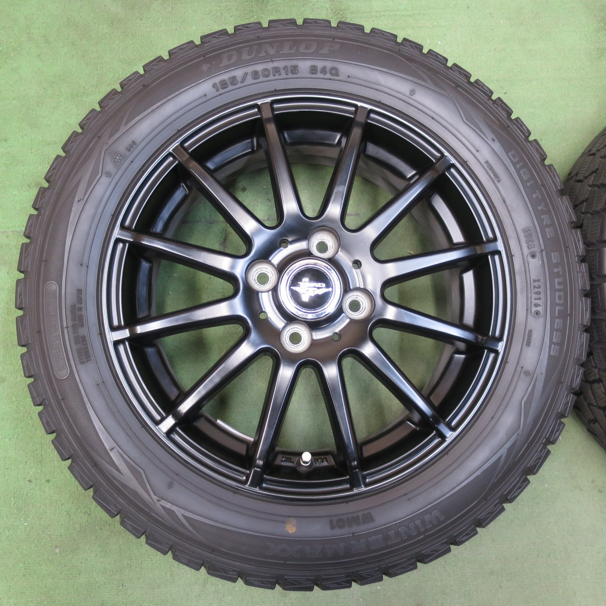 バリ溝！キレイ！8.5分★スタッドレス 185/60R15 ダンロップ ウインターマックス WM01 TEAD テッド 15インチ PCD100/4H★5111802イス