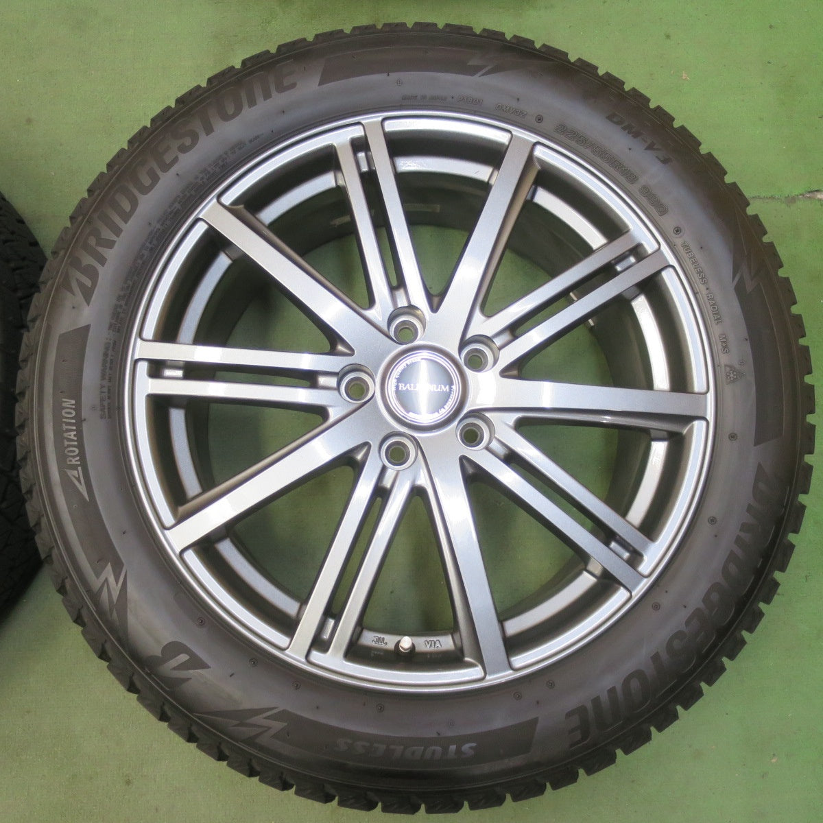 バリ溝！23年！キレイ！9.5分◎スタッドレス 225/55R18 ブリヂストン ブリザック DM-V3 BALMINUM BR10 バルミナ 18インチ PCD114.3/5H◎6082902イス