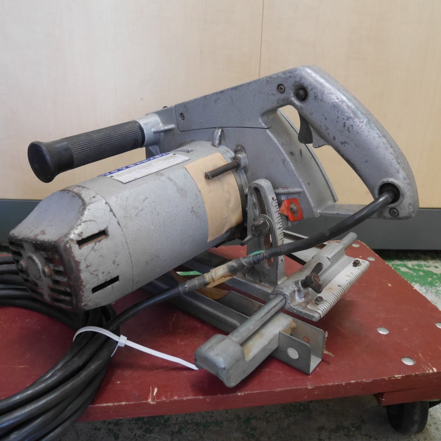 [送料無料] ☆マキタ 電気 ミゾキリ 3501 電動 工具 切断 機 溝切 溝切り 溝きり makita 100V コード式 木工☆
