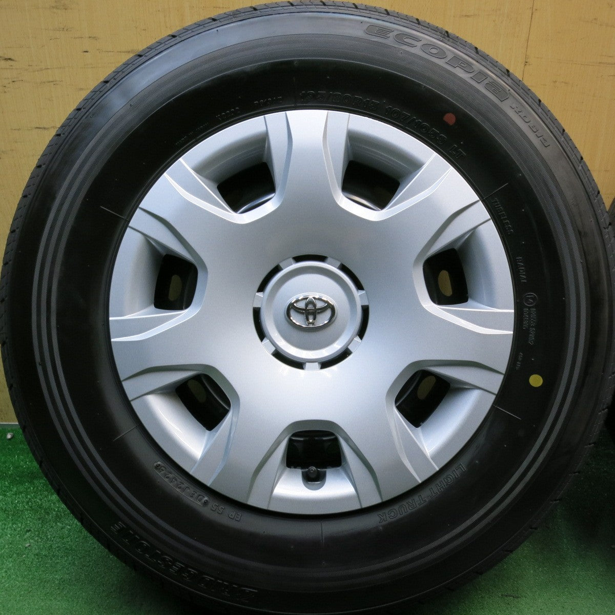新車外し！26年◎トヨタ 200系 ハイエース 純正 スチール 195/80R15 107/105S ブリヂストン エコピア RD613 15インチ PCD139.7/6H◎6081415HAノ