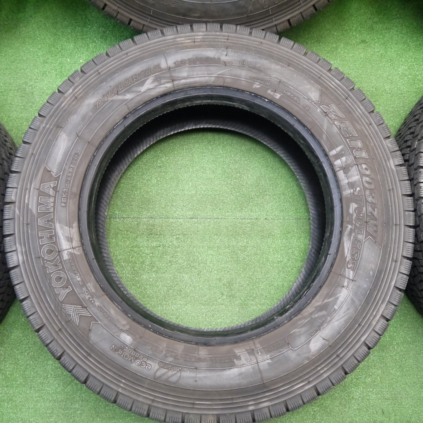 バリ溝！9分！6本★トラック タイヤ 215/70R17.5 123/121J スタッドレス ヨコハマ ZEN 903ZW 17.5インチ★5111403KKスタ