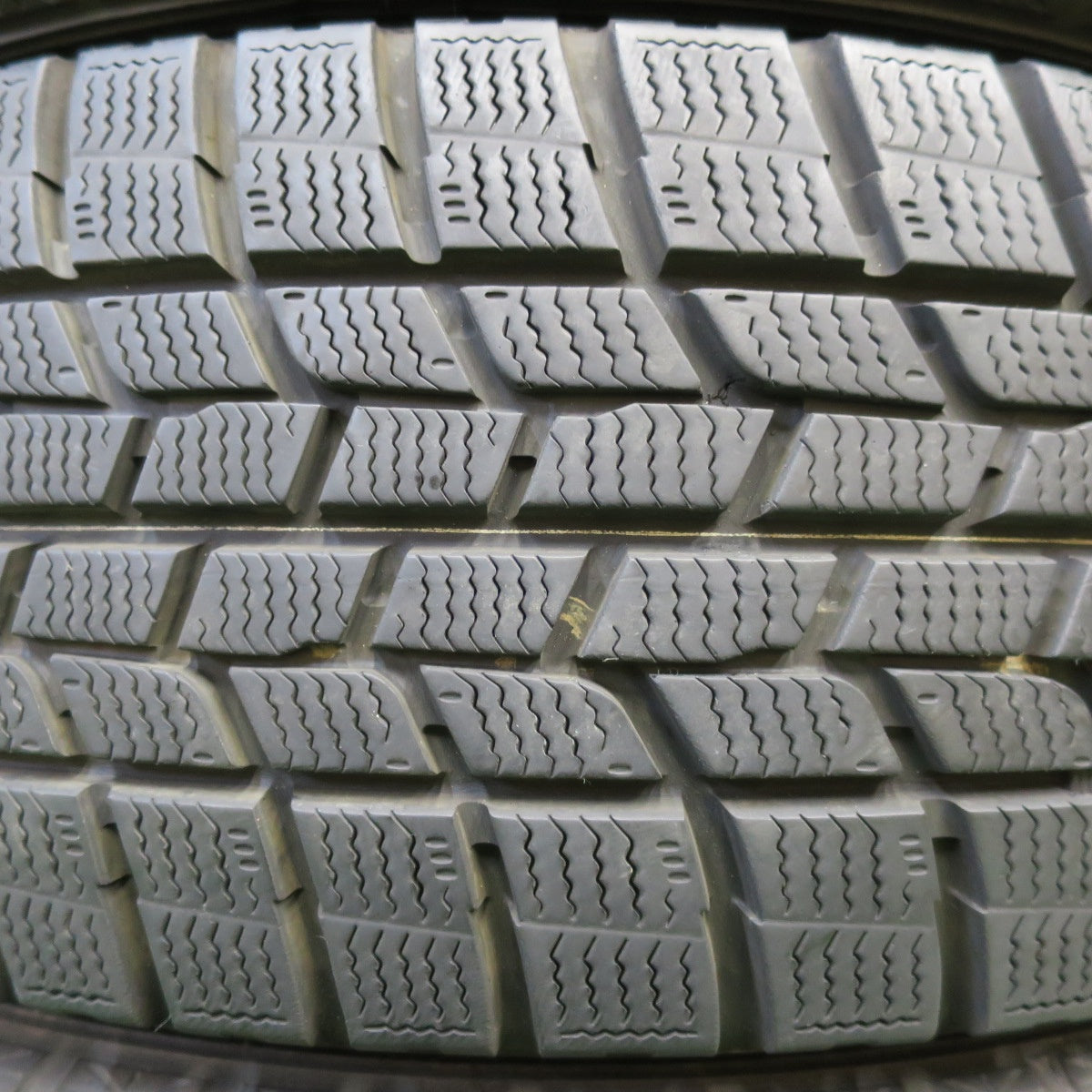*送料無料* バリ溝！8.5分★スタッドレス 205/65R16 グッドイヤー アイスナビ6 タイヤ 16インチ エスティマ セレナ ヤリスクロス等★4061003イスタ