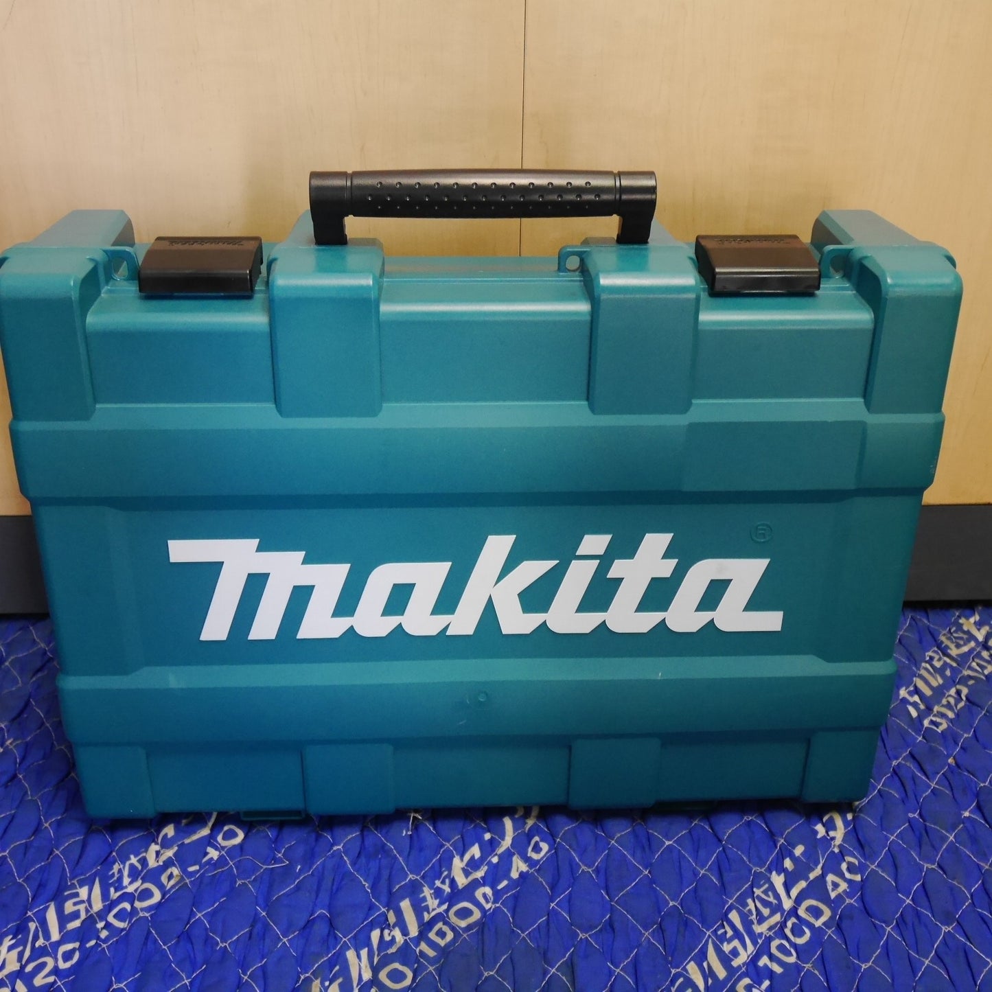 [送料無料] 美品！バッテリー3個付☆マキタ 18mm 充電式 ハンマドリル HR182D RGX 電動 工具 ハンマードリル makita コードレス 18V 穴あけ☆